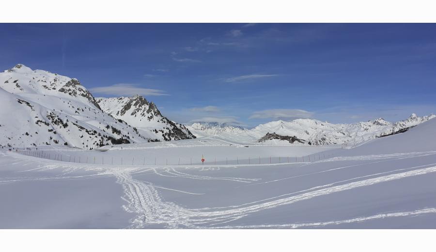 Retenue collinaire Lac de la Vallée de l’Arc loop with snowshoes