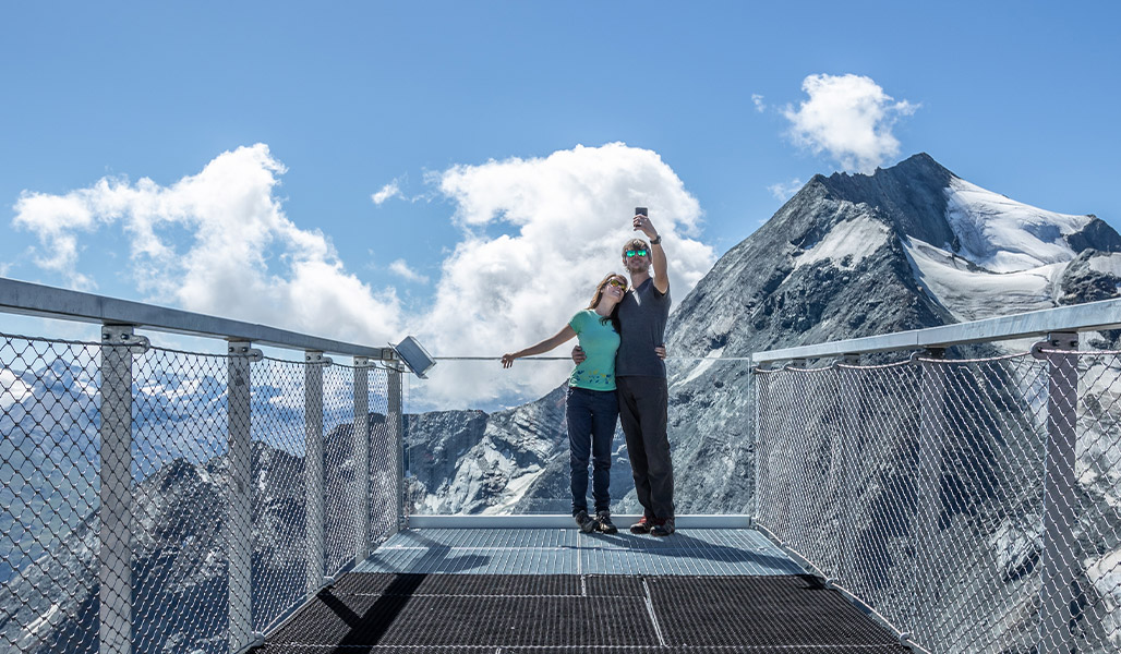 Excursion à l'Aiguille Rouge (3226m) avec un panorama exceptionnel à 360° sur les massifs alpins.<br/>
Depuis à Arc 2000 prendre Varet puis le téléphérique de l'Aiguille Rouge.  <br/> 
